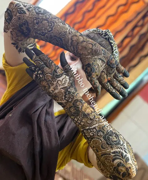 aesthetic bridal front hand mehndi design