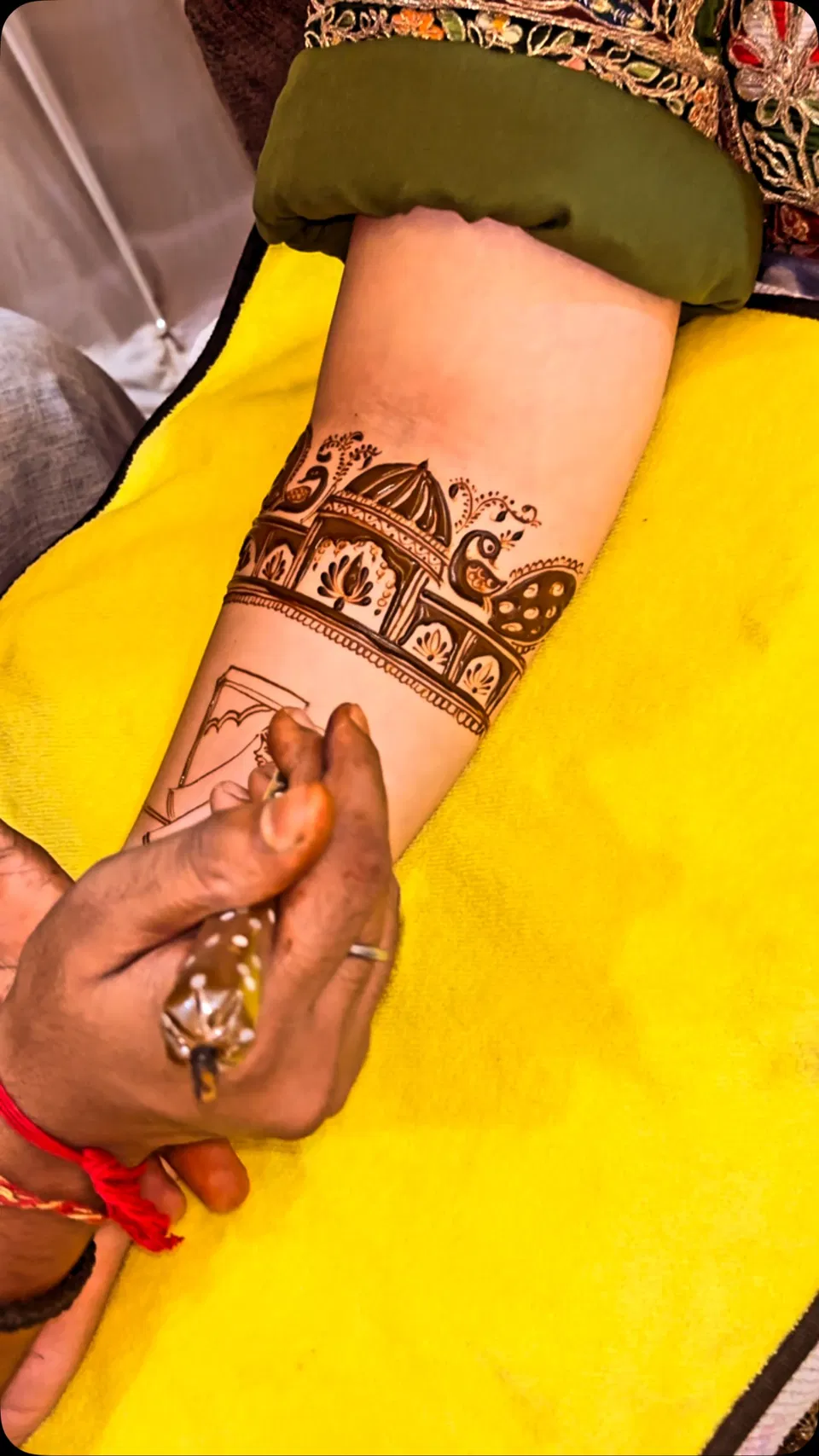 Back Hand Mehndi Design