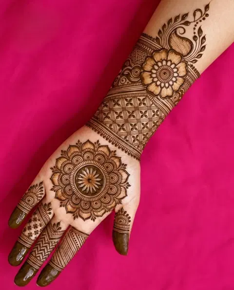 circle mehndi design