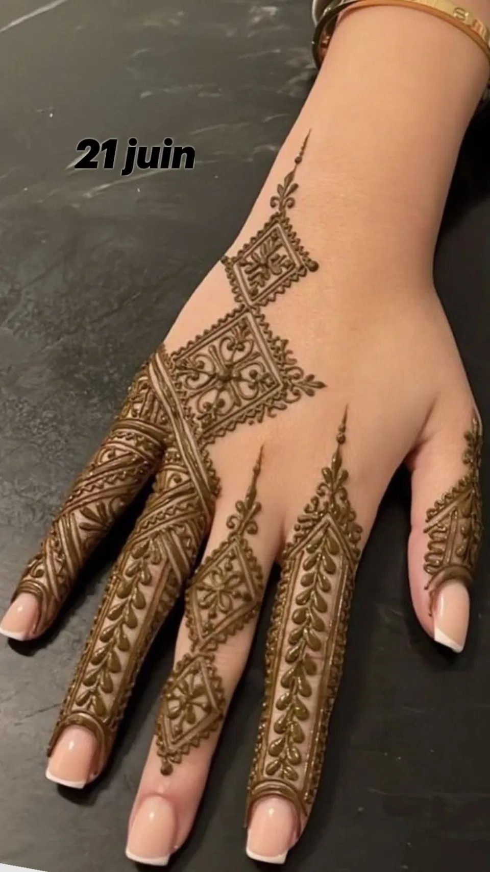Bridal Moroccan Back Hand Mehndi Design (3)