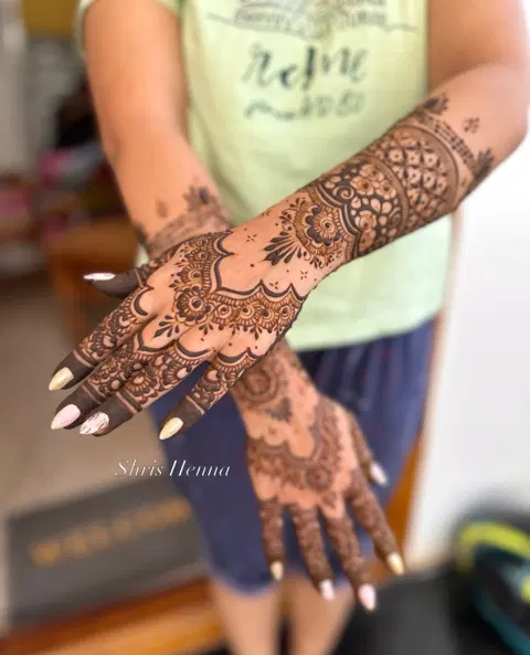 bridal back hand mehndi design