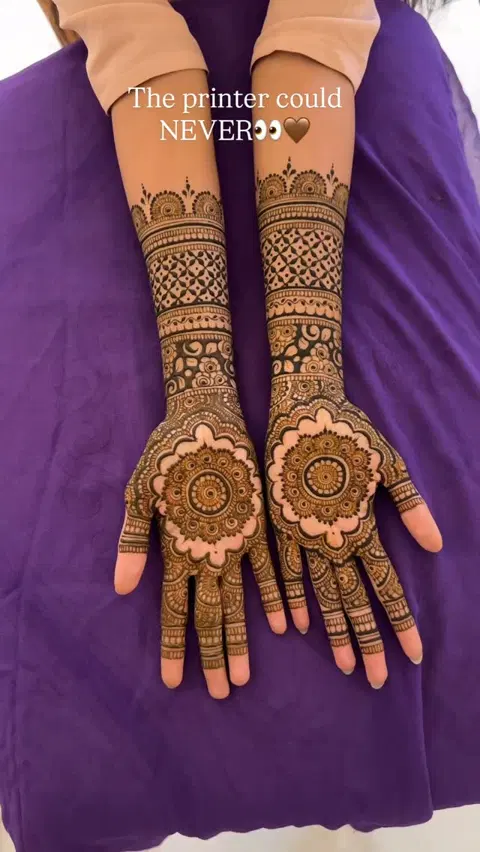 circle front hand mehndi design
