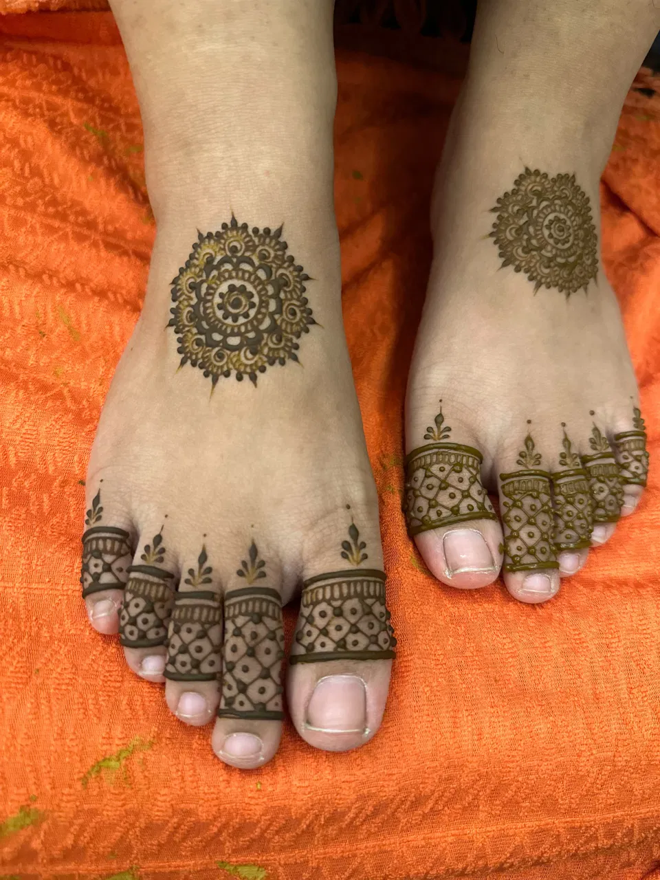 Bridal Back Hand Mehndi Design with Gol Tikki