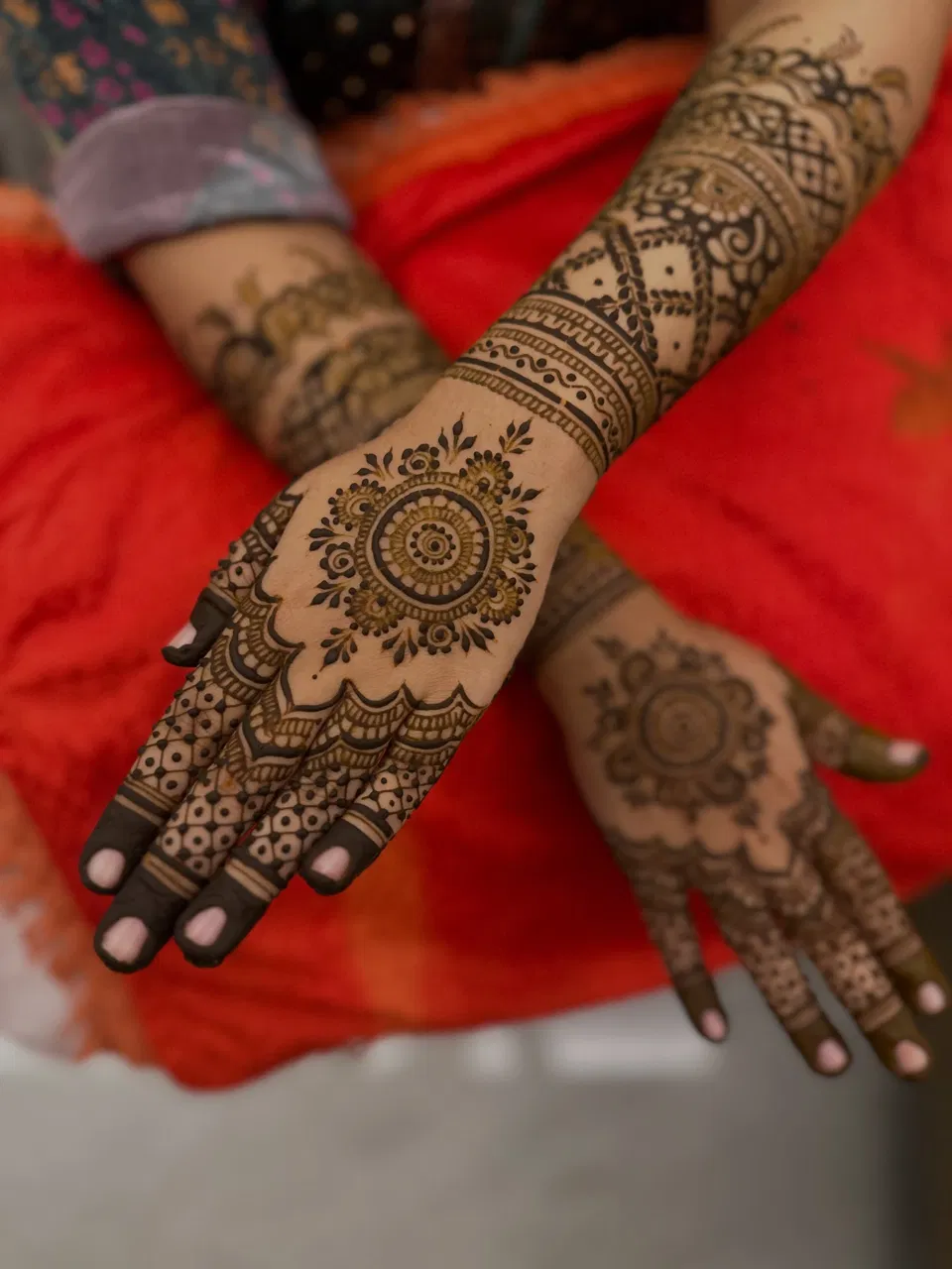 Bridal Full Hand Mehndi Design with Gol Tikki