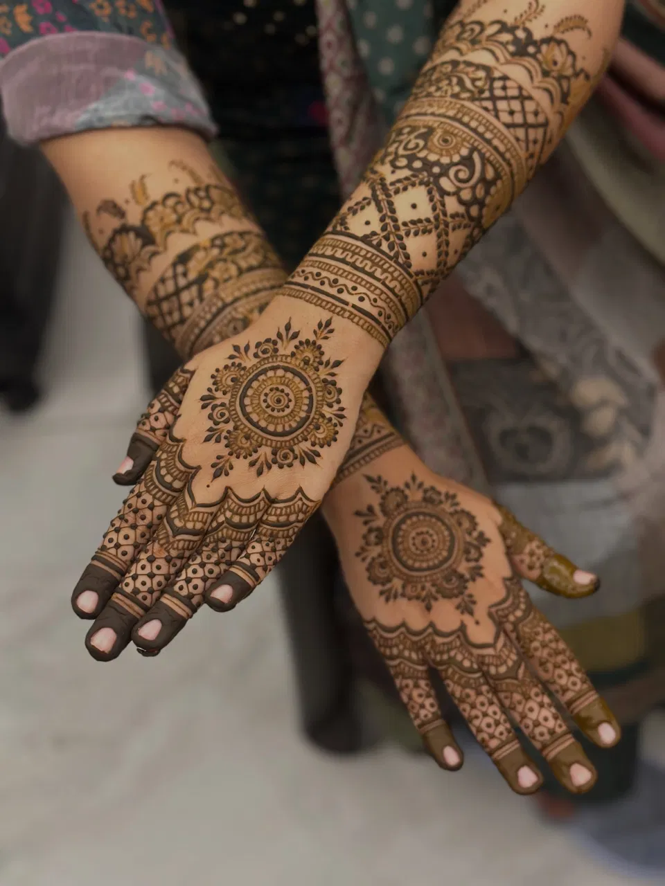 Bridal Front Hand Mehndi Design with Gol Tikki