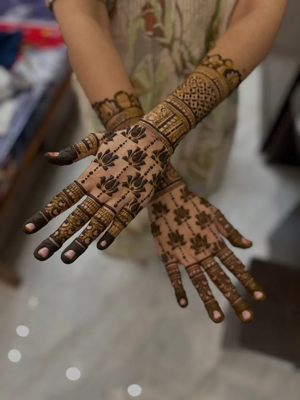 Bridal Front Hand Mehndi Design (2)