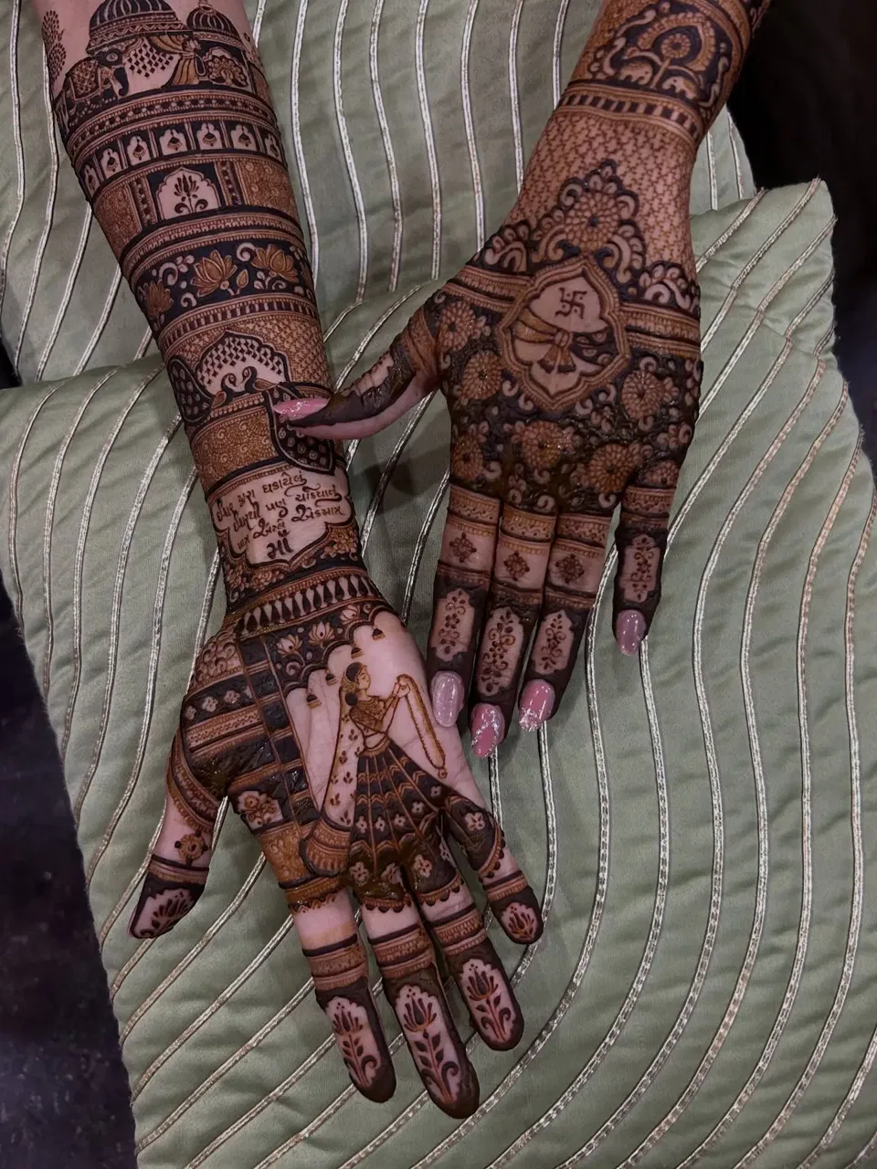Bridal Indian Back Hand Mehndi Design with Figures (24)