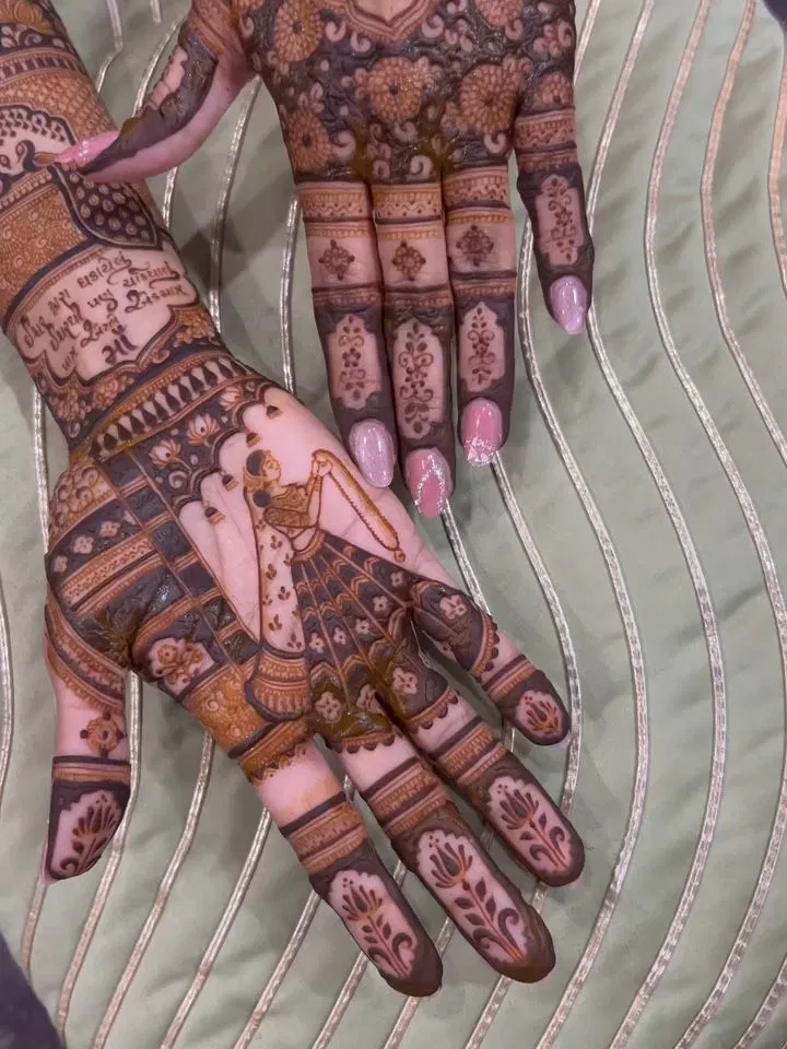 Easy Bridal Indian Mehndi Design with Figures and Jaal