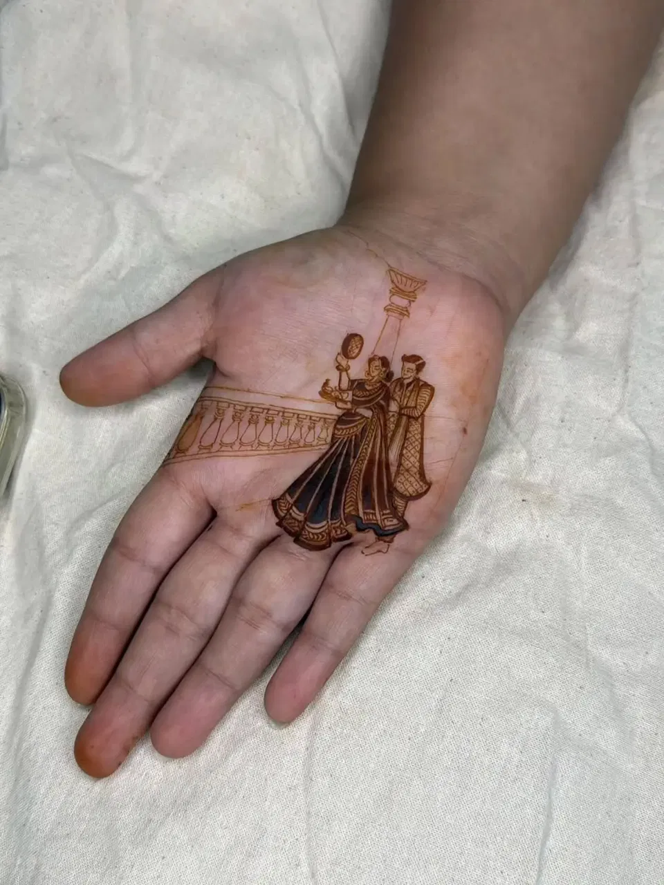 Easy Bridal Indian Front Hand Mehndi Design with Figures and Jaal