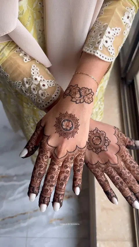 aesthetic indian circle back hand mehndi design