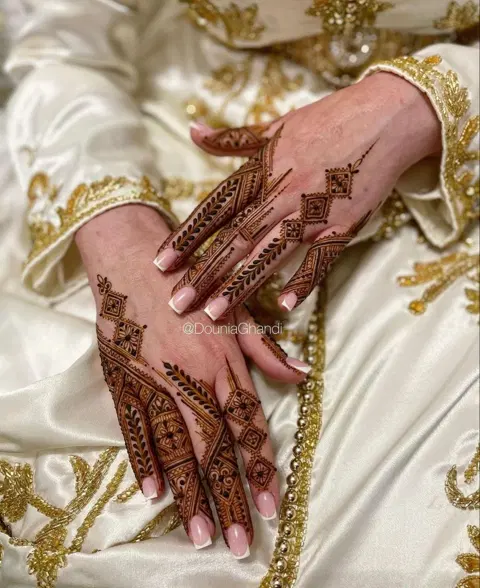 bridal moroccan back hand mehndi design