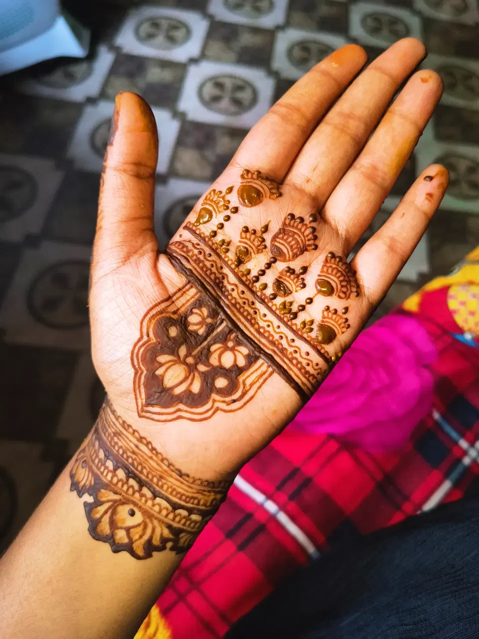 Front Hand Mehndi Design (2)