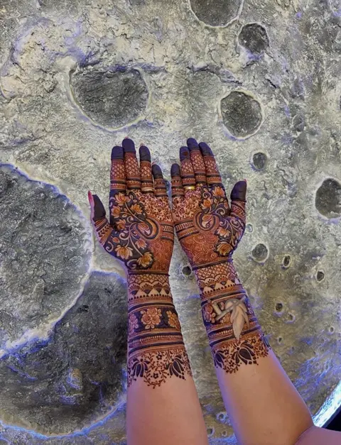 bridal moon front hand mehndi design