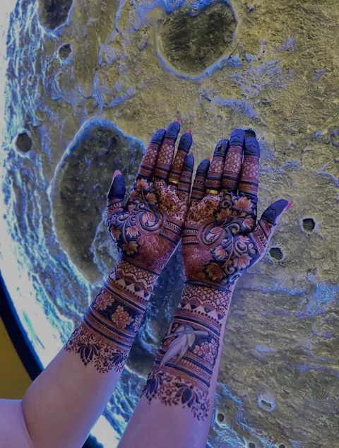 bridal moon mehndi design