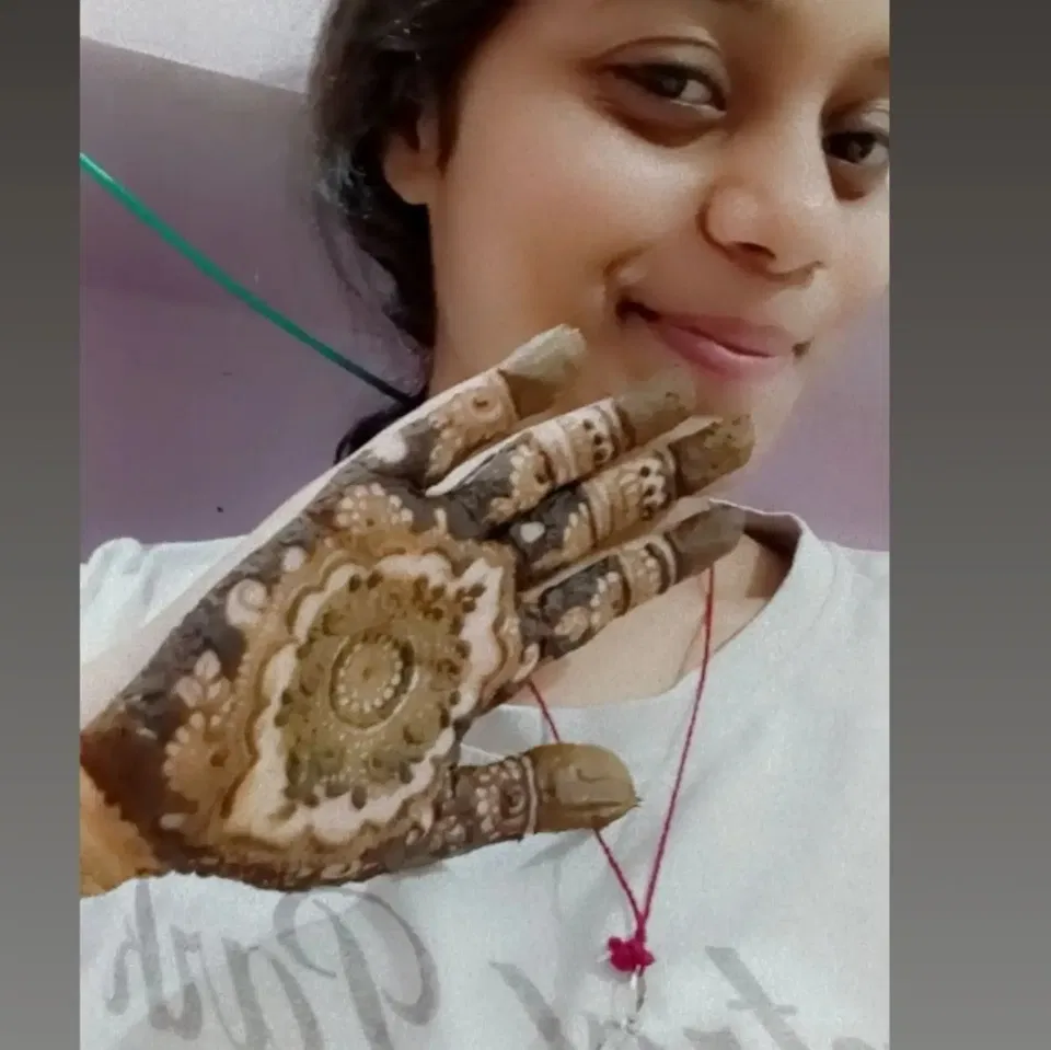 Minimal Simple Front Hand Mehndi Design with Jaal