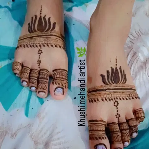 simple heart foot mehndi design
