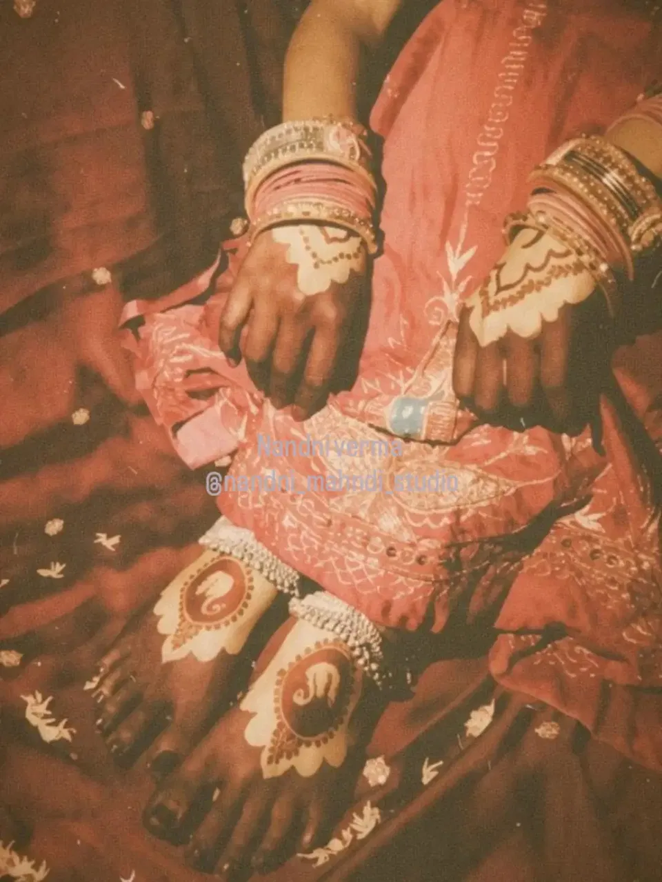 Simple Mehndi Design with Figures and Jaal