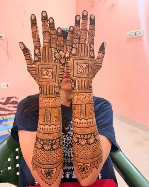 indian figure full hand mehndi design