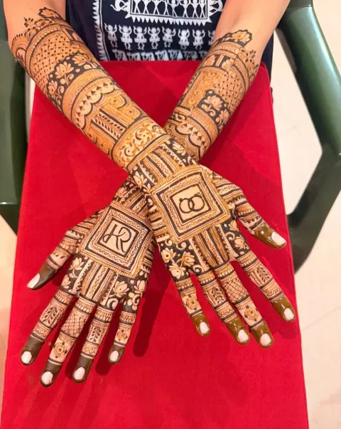 indian back hand mehndi design