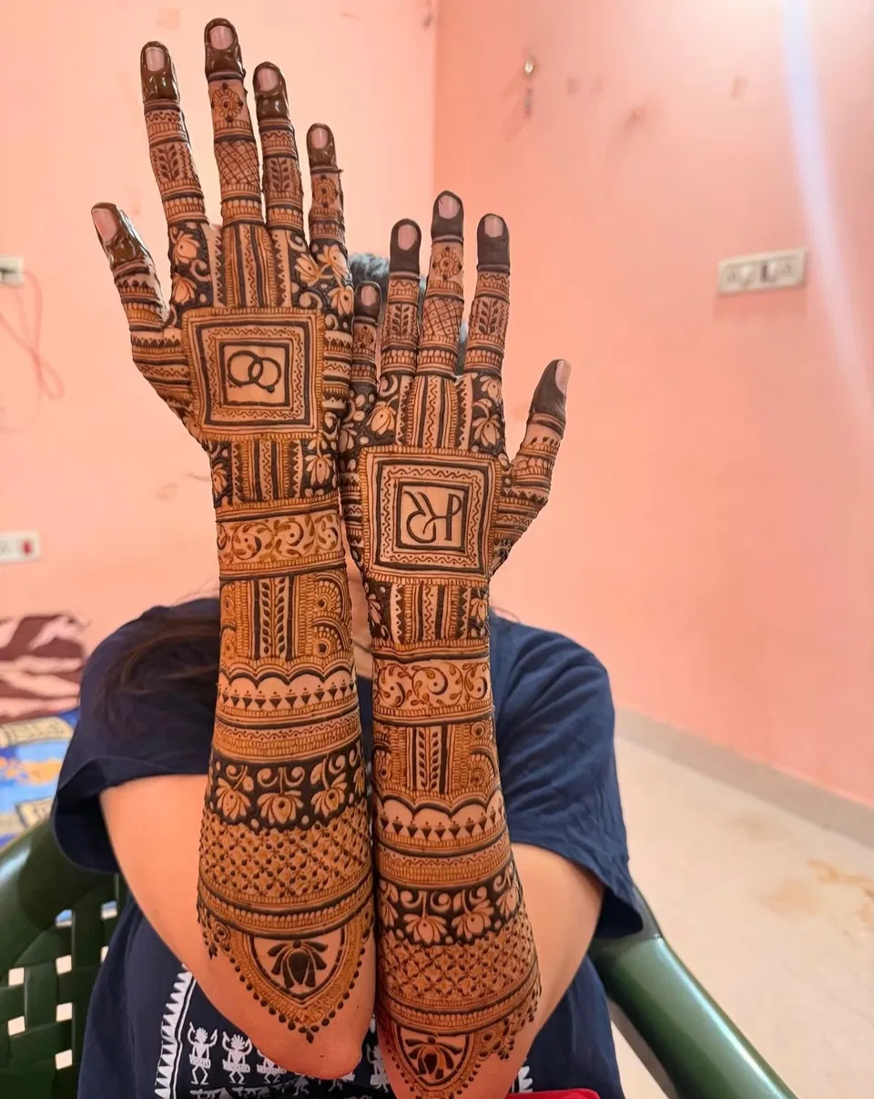 Indian Front Hand Mehndi Design with Figures (2)