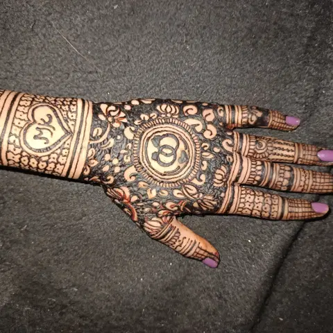 circle mehndi design
