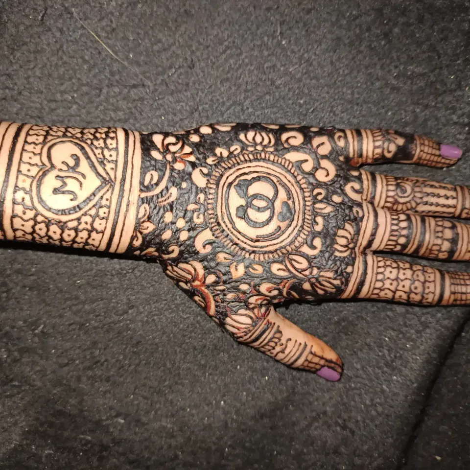 Mehndi Design with Gol Tikki (2)