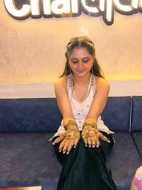 minimal simple jaal mehndi design