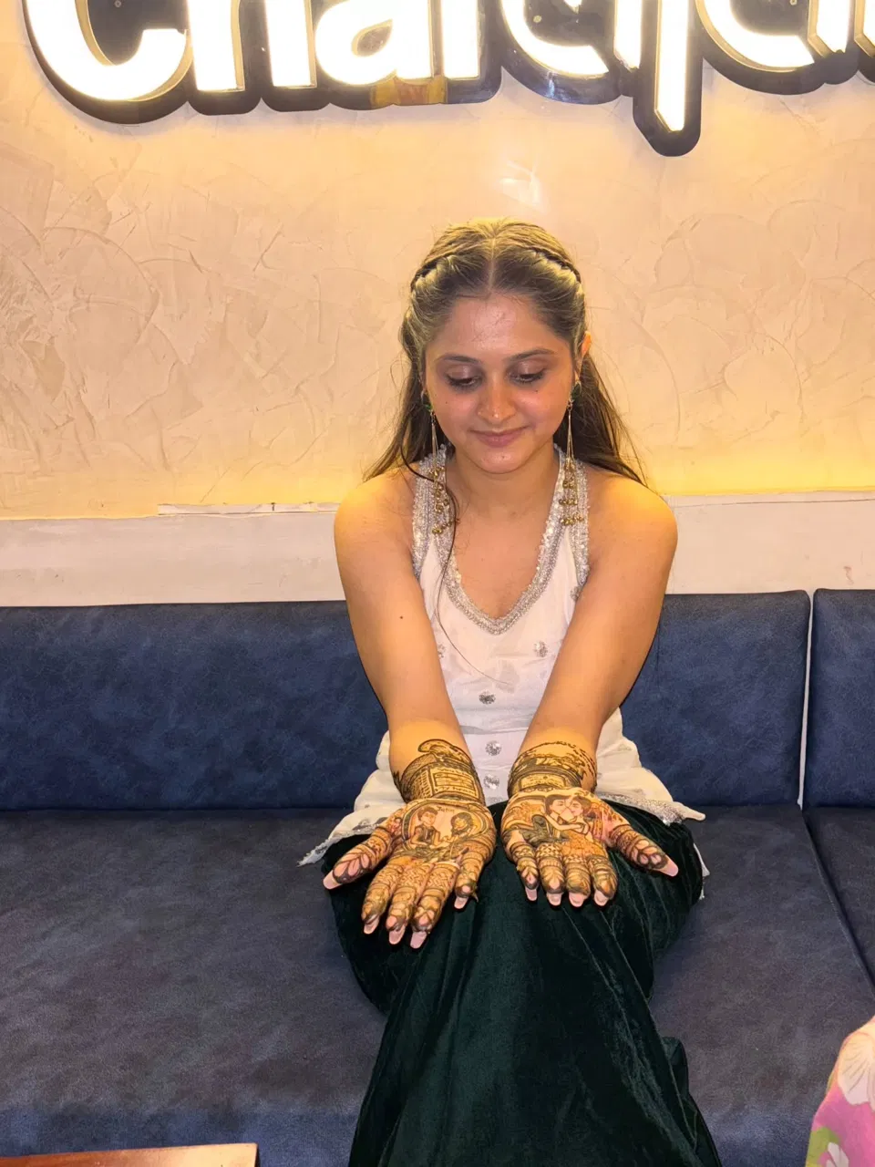 Minimal Simple Mehndi Design with Jaal
