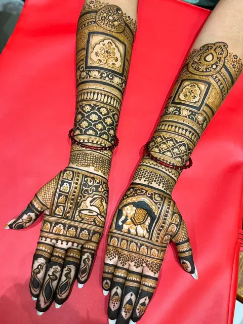 bridal figure front hand mehndi design