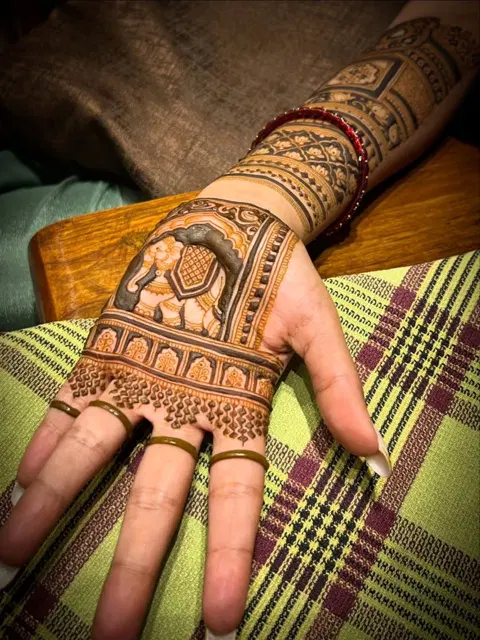 bridal front hand mehndi design