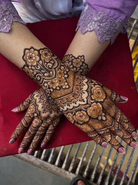 back hand mehndi design