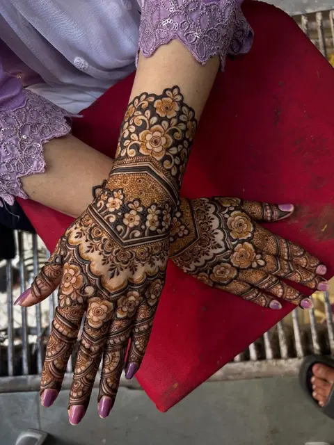 bridal back hand mehndi design
