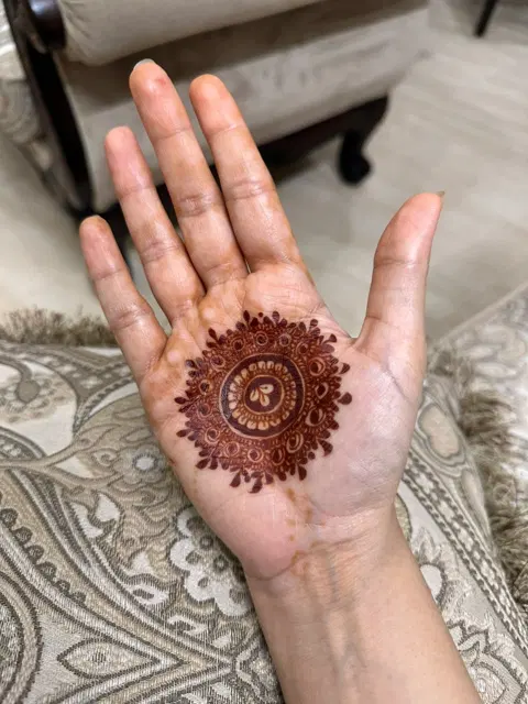bridal circle front hand mehndi design