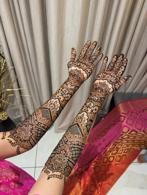 bridal front hand mehndi design