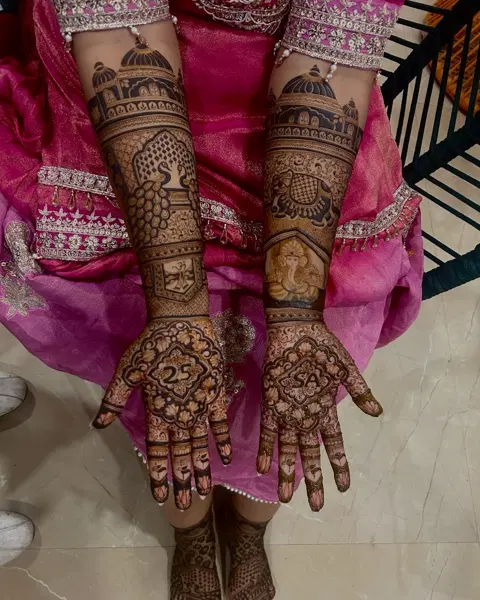 bridal figure front hand mehndi design
