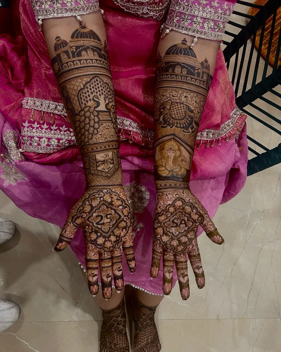 Bridal Front Hand Mehndi Design with Figures (28)