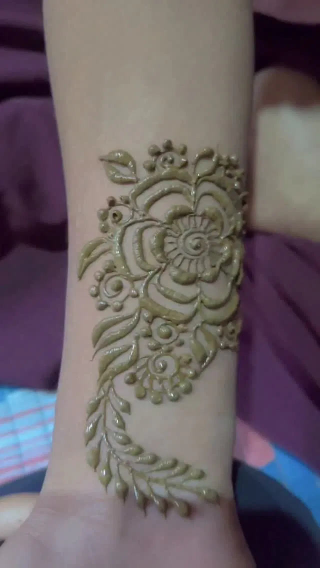 Aesthetic Arabic Mehndi Design