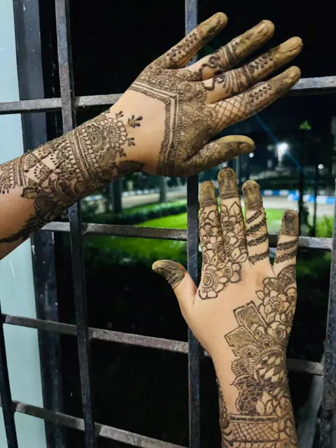 jaal back hand mehndi design