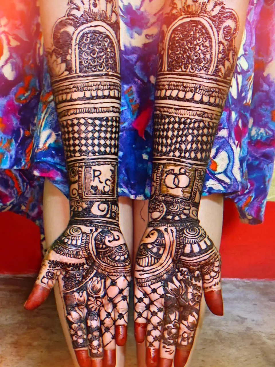 Bridal Back Hand Mehndi Design with Figures (2)