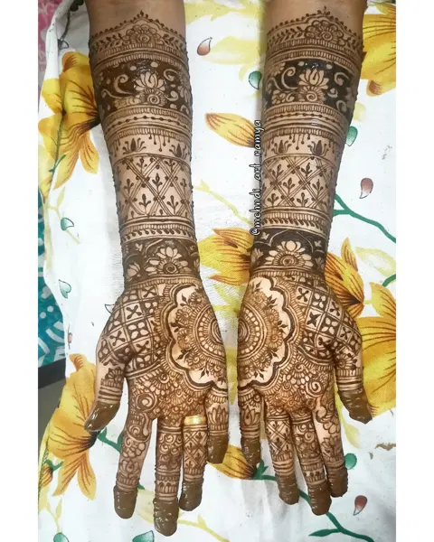 front hand mehndi design