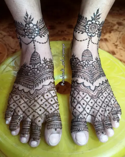 figure foot mehndi design