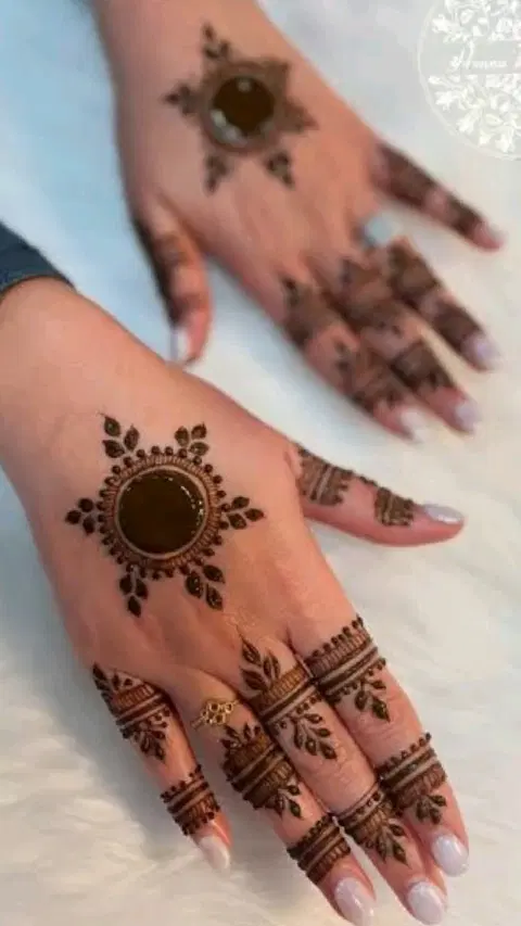 simple circle finger mehndi design