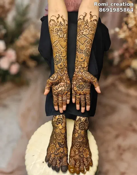 front hand mehndi design
