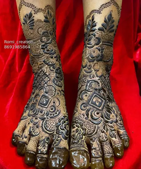 figure foot mehndi design