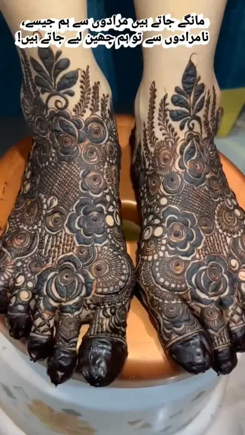 aesthetic back hand mehndi design