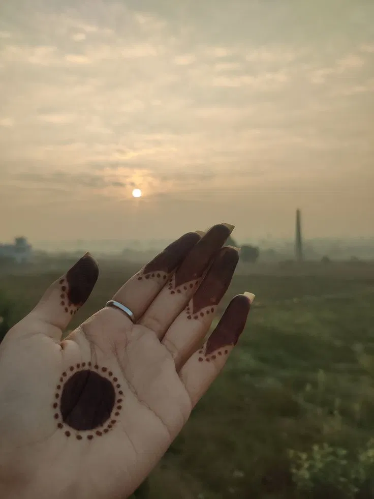 Indian Simple Finger Mehndi Design with Gol Tikki and Jaal for Sawan