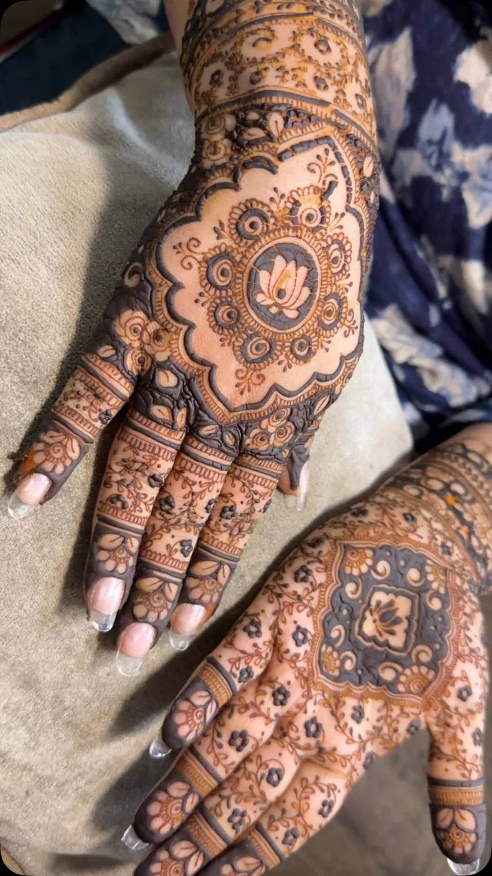 Back Hand Mehndi Design