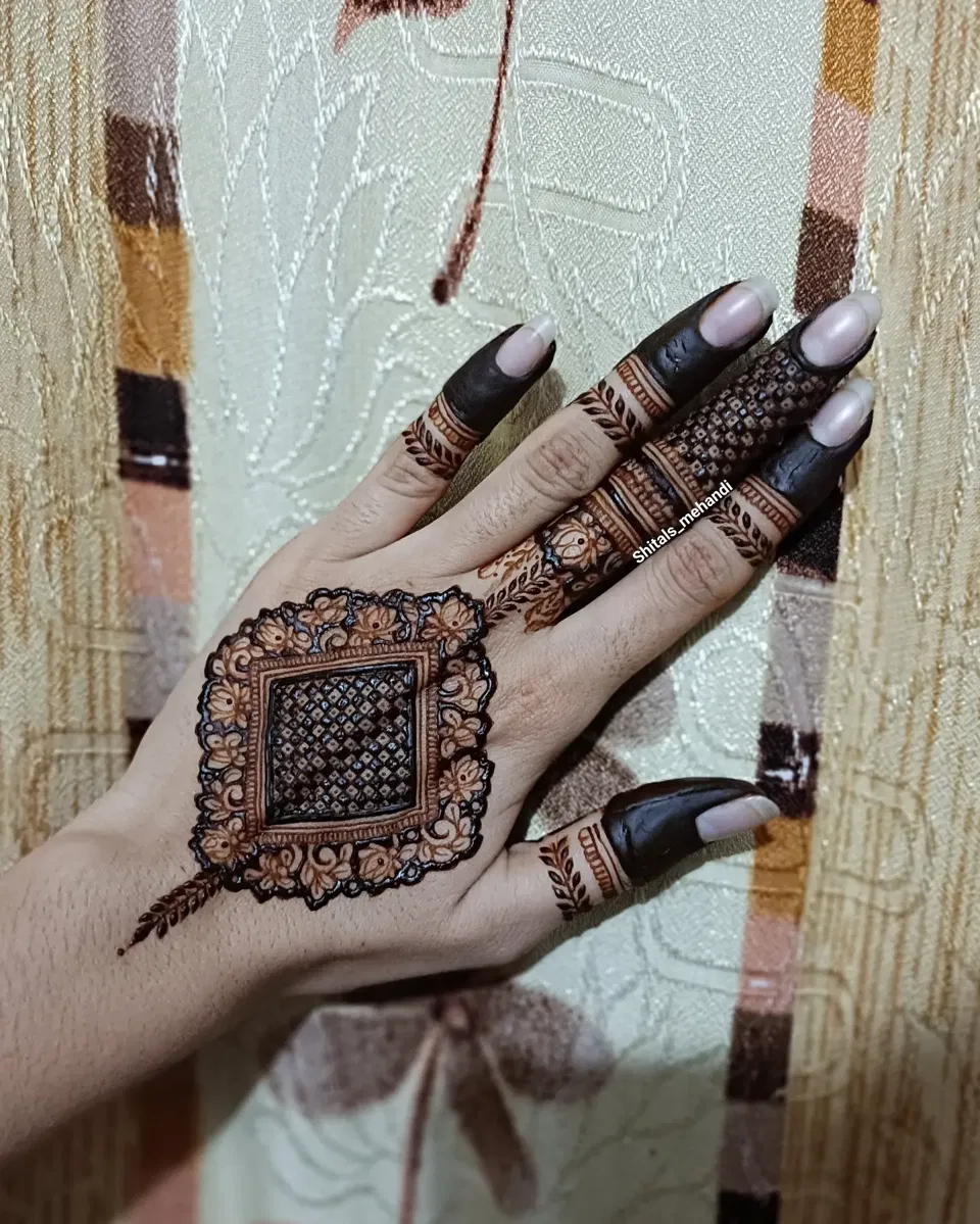 Arabic Finger Mehndi Design with Jaal