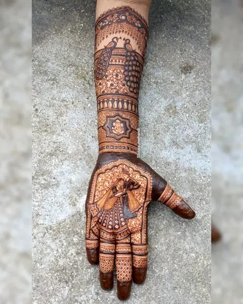 aesthetic bridal front hand mehndi design