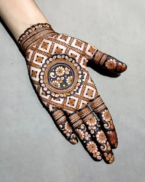 circle mehndi design